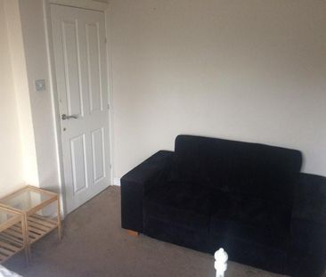 Room in a Shared House, Bigginwood Road, SW16 - Photo 6