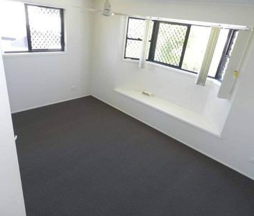 6 BEDROOM, AIR CONDITIONING; UNFURNISHED HOUSE - Photo 3