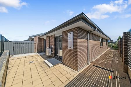 Spacious Townhouse With Great Outdoor Areas - Photo 4