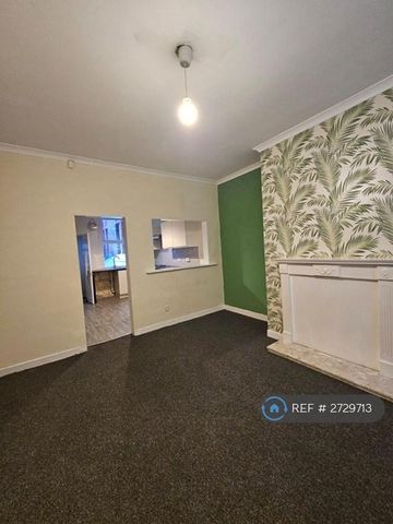 2 bedroom terraced house to rent - Photo 2