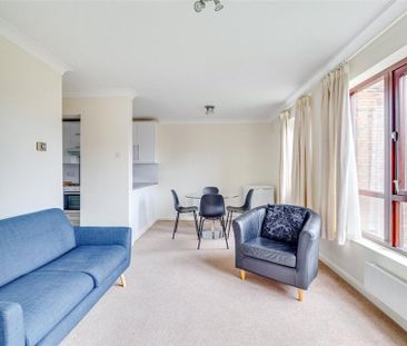 2 bedroom apartment to rent - Photo 3