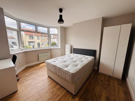 Kingsholm Road, Southmead, Bristol - Photo 4