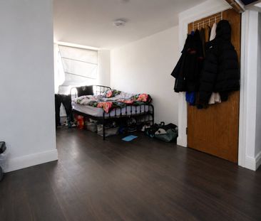 Crowther Road, London, SE25 5QP - Photo 2