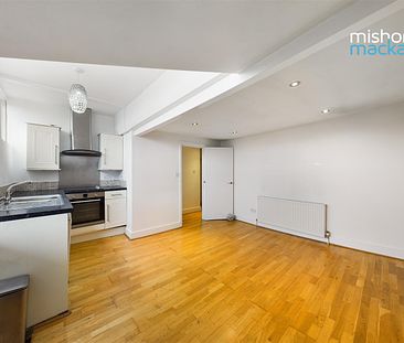 Second floor loft style apartment located in Seven Dials with Brighton mainline train station close by. Offered to let un-furnished. Available 25th July 2024. - Photo 6