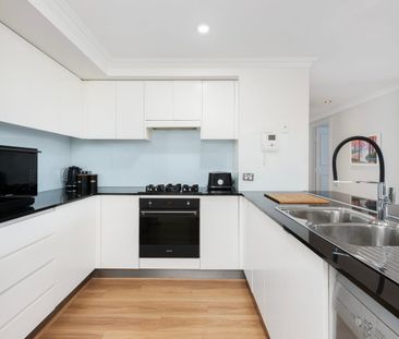 Prestigious waterfront living in the heart of Drummoyne - Photo 6