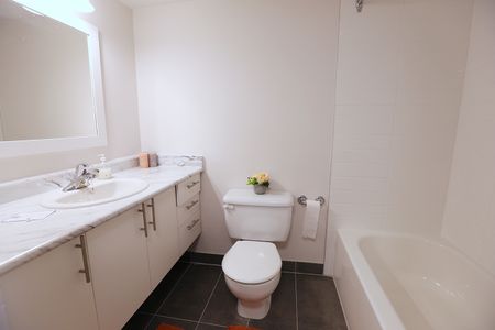 Master Room & Semi Ensuite Bath - Guy & Concordia - Photo 3