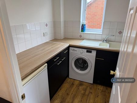 1 bedroom flat to rent - Photo 4
