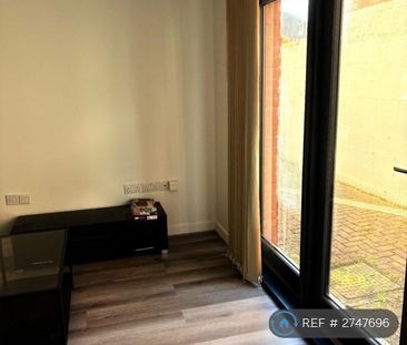 1 bedroom flat to rent - Photo 2