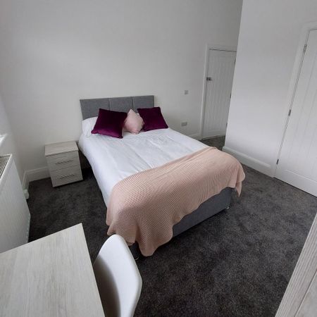 1 bedroom in a house share to rent - Photo 3