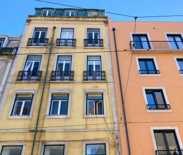 Rooms for rent in 7-bedroom apartment in Misericórdia, Lisbon - Foto 5