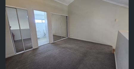 Stylish Two-Storey Loft in Prime Newtown Location - Photo 2