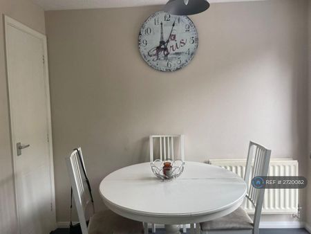 2 bedroom semi-detached house to rent - Photo 3