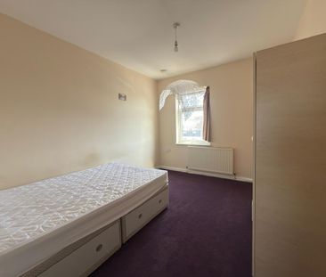 1 Bed Flat, High Road, IG1 - Photo 4