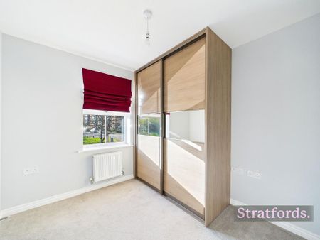 4 bedroom semi-detached house to rent - Photo 3