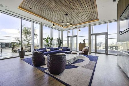 Bright One-Bedroom Apartment in Nine Elms  Rooftop Views, Two Pools, Gyms & Top Facilities - Photo 4