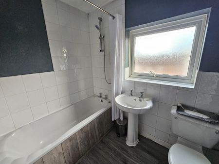 3 bedroom terraced house to rent - Photo 5