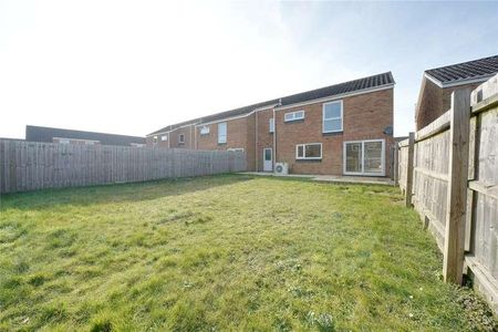 Walnut Close, Raf Lakenheath, Brandon, Suffolk, IP27 - Photo 4