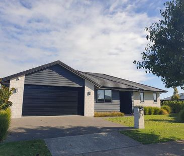 Modern sunny home in quiet neighbourhood - Photo 5