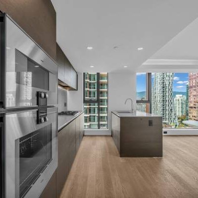 Luxurious 2 Bed 2 Bath+Den at Landmark on Robson for Rent - Photo 4