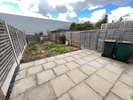 3 bedroom terraced house to rent - Photo 4