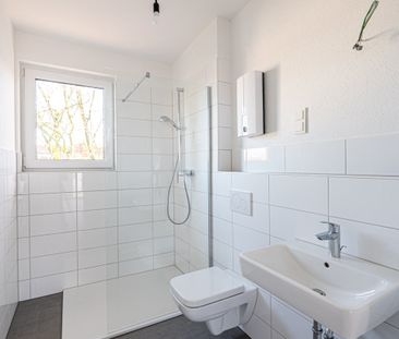 Helle 2-Zimmer-Dachgeschosswohnung mit offener Küche & Balkon – sof... - Foto 1