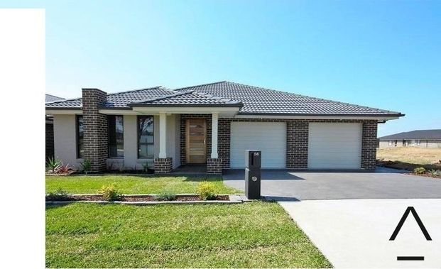 Spacious Granny Flat with Private Lock-up Garage - Photo 1