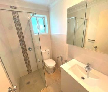 Modern 3 Bed Flat with Ensuite&excl; - Photo 5