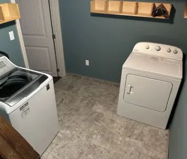 Bright central Location Basement suite | 59 Meadowbrook Road, Sherw... - Photo 1