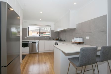 Beautifully and impeccably presented! - Photo 5