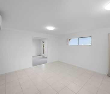 Private & Spacious 4 Bedroom Home - Photo 2