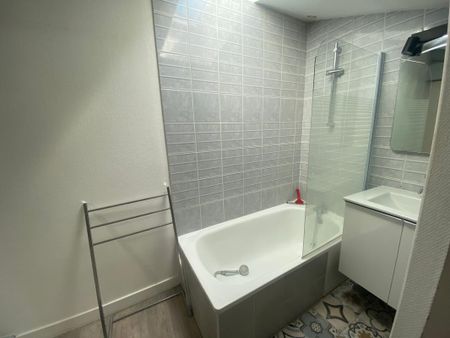 Location Appartement 1 pièce Meublé 24m² LA ROCHELLE 17000 - Photo 3