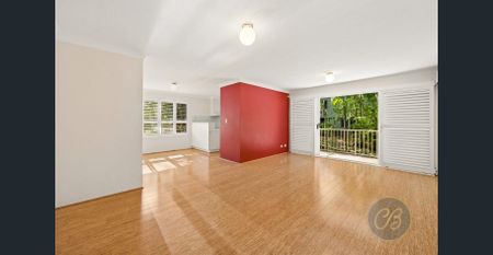 Spacious Living in the Heart of Taringa - Photo 2