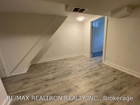 For Lease - 209 Hodgson Drive Unit# Bsmt, Newmarket, Ontario - Photo 5