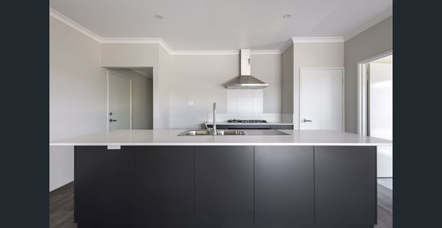 TO THE BEACH WITH A SHORT HOP – Coastal Living at it’s Best. - Photo 1