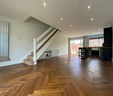 3 bedroom semi-detached house to rent - Photo 2