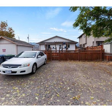 Top floor of house with yard - 2 bed, 1 bath - Photo 3