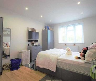 Station Road, Romford, RM2 - Photo 2