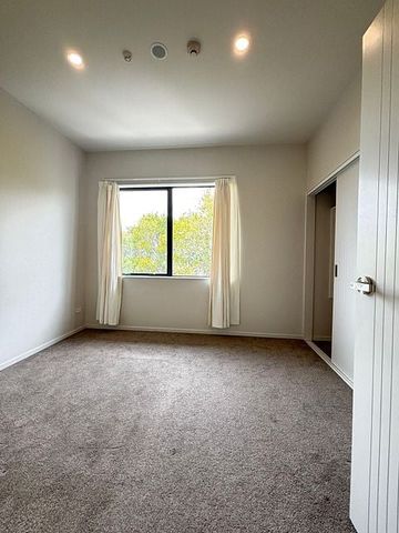 Elegant 2 bedrooms & 2 bathrooms unit at New Lynn - Photo 3