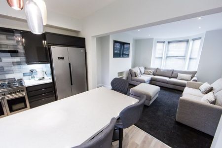 Cliff Mount, Hyde Park, Leeds - Photo 5