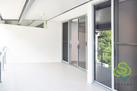 Stylish Apartment with Great Views Overlooking National Bushland and Mount Coot-tha Valley! 2 BRM 2 BTH 1 Carspace - Photo 2