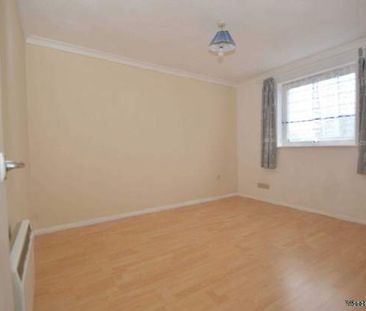 2 bedroom property to rent in Addlestone - Photo 5