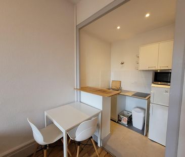 Location Appartement 2 pièces 40m² LYON 3ème - Photo 1