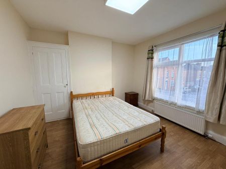 4 bedroom terraced house to rent - Photo 4