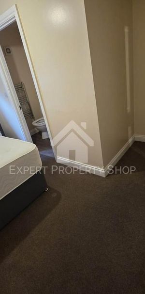 1 bedroom in a house share to rent - Photo 1