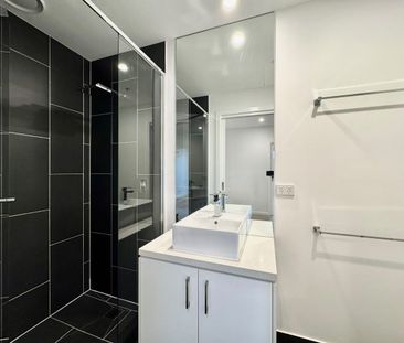 Stylish 1 Bed Apartment with Spacious Balcony & CBD Convenience - F... - Photo 4