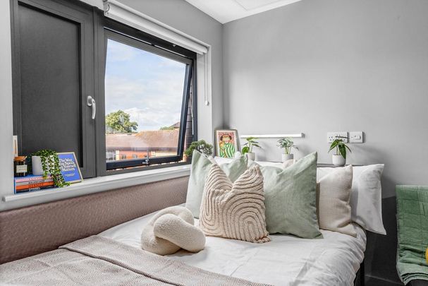 1 bedroom in a flat share to rent - Photo 1