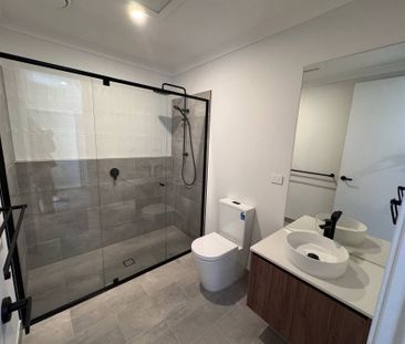 Stylish, Brand-New Living in Leafy Mount Evelyn - Photo 5