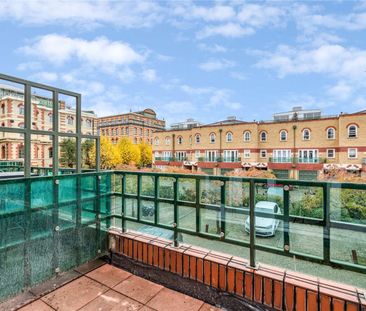 A modern three bedroom town house with river views and roof terrace... - Photo 6