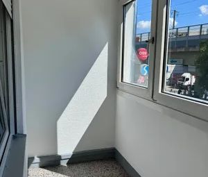 NEU! ERSTBEZUG! Sanierte 3-Zimmer-Wohnung mit Loggia und Parkplatz zu vermieten! Klimaanlage! - Photo 3