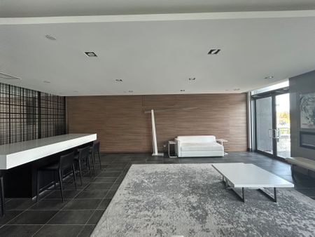 For Lease - 5260 Dundas Street Unit# 420, Burlington, Ontario - Photo 2